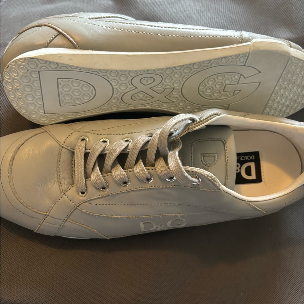 Like New Men’s Dolce & Gabbana size 43 EUR (US size 10) worn once.